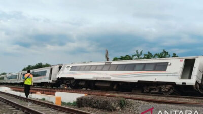 sejumlah-perjalanan-kereta-api-dibatalkan-akibat-ka-purwojaya-anjlok-di-bekasi-–-times-banyuwangi