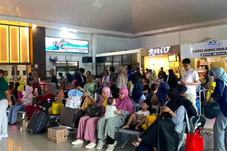 imbas-ka-purwojaya-anjlok,-7-kereta-tujuan-surabaya-alami-keterlambatan!-ini-penjelasan-kai