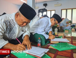 Ribuan Guru Ngaji Banyuwangi Menulis Mushaf Al-Qur’an, Wujud Cinta dan Khidmat di Hari Santri – TIMES Banyuwangi