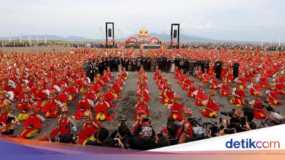 kemenpar-apresiasi-13-tahun-konsistensi-gandrung-sewu-banyuwangi