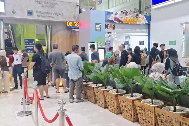 dampak-ka-purwojaya-anjlok!-penumpang-parahyangan-kecewa-usai-kereta-ke-bandung-dibatalkan-mendadak