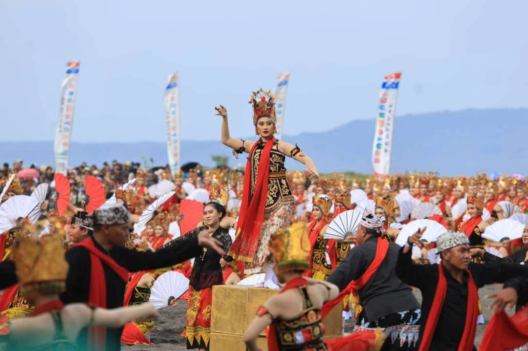 festival-gandrung-sewu-bawa-berkah-bagi-umkm-dan-berbagai-sektor-perekonomian,-omzet-meningkat-tajam