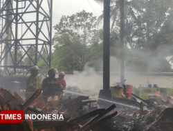 Kebakaran Pabrik Triplek di Banyuwangi, Kerugian Capai Rp300 Juta – TIMES Banyuwangi