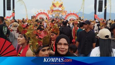 para-penari-gandrung-sewu-tuntaskan-mandat,-orangtua-menangis-haru