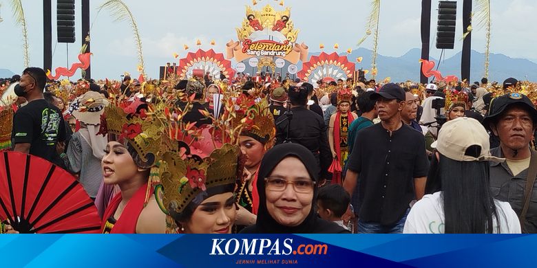 para-penari-gandrung-sewu-tuntaskan-mandat,-orangtua-menangis-haru