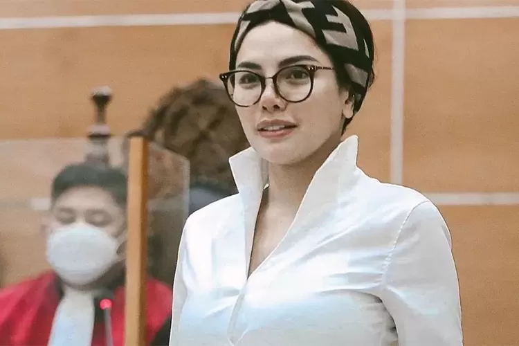 sidang-vonis-nikita-mirzani:-11-tahun-penjara-dan-denda-rp2-miliar?-hari-sumpah-pemuda-jadi-penentuan-nasib!