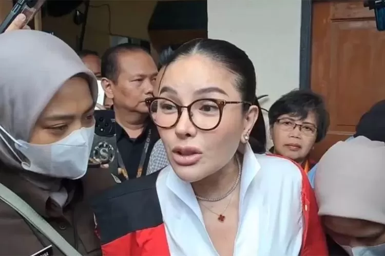 jelang-vonis,-nikita-mirzani-minta-perlindungan-ke-presiden-prabowo:-keadilan-bukan-drama!