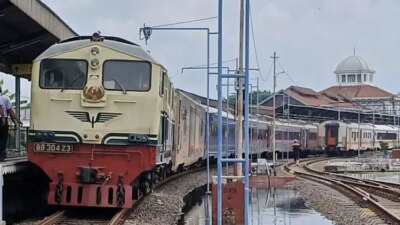 dampak-banjir-di-semarang,-ka-brantas-dan-sejumlah-kereta-api-lain-beroperasi-dengan-rute-memutar
