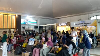 banjir-tak-ganggu-jadwal,-kai-tegaskan-keberangkatan-kereta-api-jarak-jauh-dari-jakarta-tetap-lancar