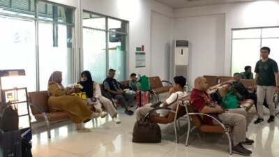 banjir-lumpuhkan-jalur-rel-di-semarang,-16-kereta-api-dibatalkan-dan-tiket-dikembalikan