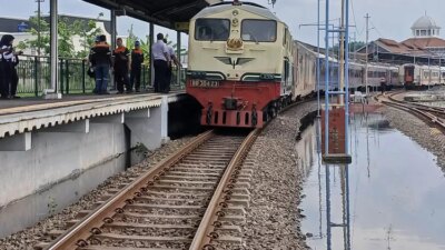 jalur-kereta-api-semarang-tawang–alastua-masih-ditutup-akibat-banjir,-ini-daftar-ka-yang-dibatalkan