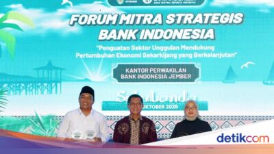 saat-bupati-banyuwangi-dan-situbondo-saling-puji-di-ajang-bi-jember-awards