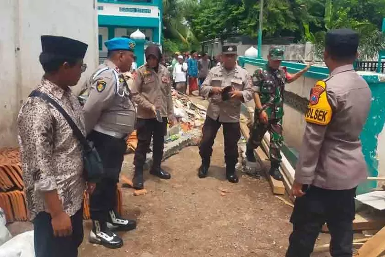 asrama-putri-pesantren-di-situbondo-ambruk-tengah-malam,-12-santriwati-jadi-korban,-1-meninggal-dunia!