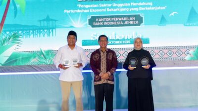 saat-bupati-ipuk-bertemu-bupati-rio-di-pasir-putih-situbondo