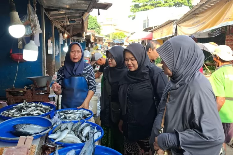 cegah-ikan-berformalin!-dinas-perikanan-banyuwangi-gencarkan-program-‘jitu-kanan’-di-pasar-tradisional