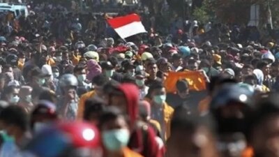 buruh-dan-guru-madrasah-demo-di-monas-hari-ini!-polisi-terjunkan-1.597-personel-amankan-jakarta