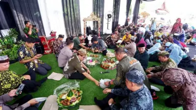 menjelang-musim-tanam,-petani-di-banyuwangi-gelar-ritual-bubak-bumi-sebagai-wujud-syukur-dan-doa