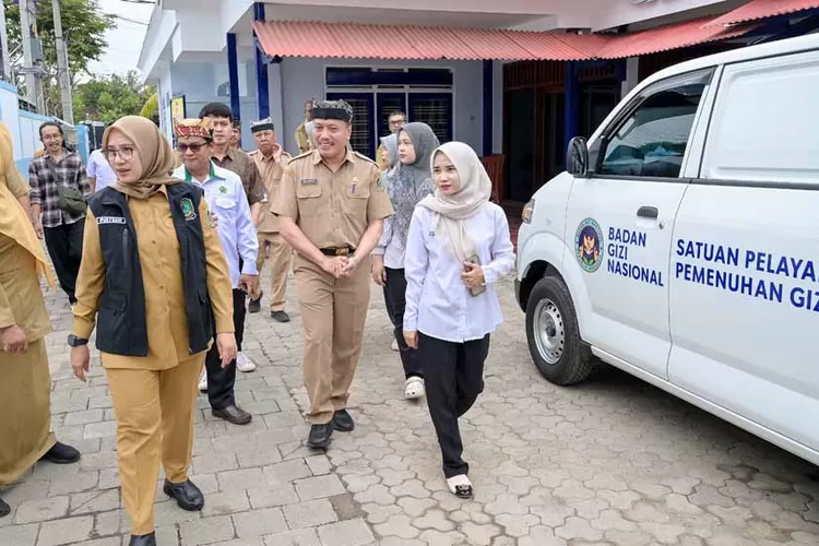 kasus-siswa-keracunan-mbg-jadi-sorotan!-bupati-ipuk-sidak-dapur-program-makan-bergizi-gratis-banyuwangi