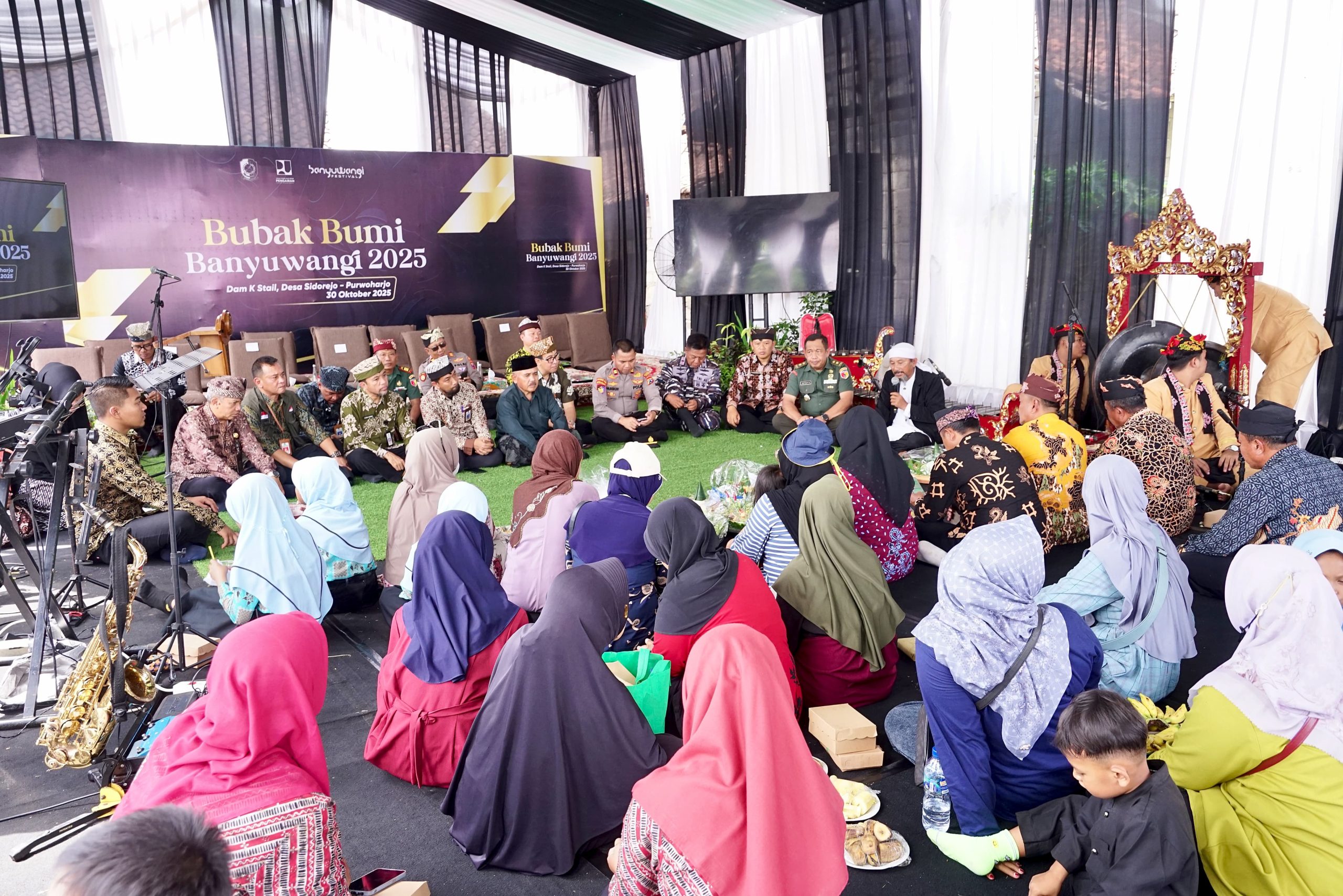 memasuki-musim-tanam,-petani-banyuwangi-gelar-tradisi-bubak-bumi