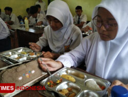 Curhat Lewat Sobekan Kertas, Siswa Jateng Minta MBG Ayam Geprek dan Susu Cokelat ke Pak Prabowo – TIMES Banyuwangi