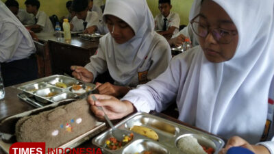 curhat-lewat-sobekan-kertas,-siswa-jateng-minta-mbg-ayam-geprek-dan-susu-cokelat-ke-pak-prabowo-–-times-banyuwangi