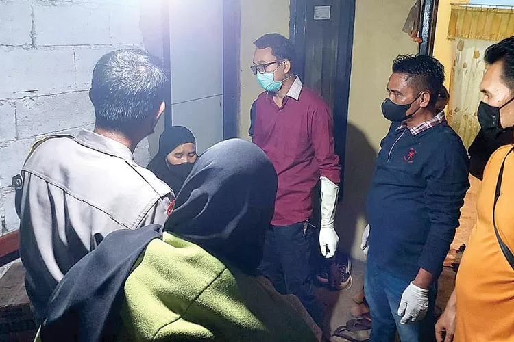 wanita-di-banyuwangi-ditemukan-meninggal-membusuk-di-kamar!-diduga-sudah-3-hari-tak-bernyawa
