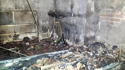 ruko-di-muncar-ludes-terbakar-tengah-malam!-diduga-korsleting-listrik,-kerugian-capai-rp-50-juta