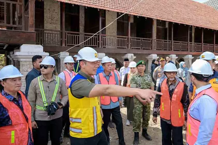 revitalisasi-pasar-banyuwangi-rp152-miliar-baru-52-persen!-ahy-tinjau-langsung,-janji-selesai-akhir-tahun