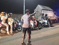 Pikap Jeruk Oleng dan Ditabrak Innova di Banyuwangi! Muatan Berhamburan, Kerugian Capai Rp 60 Juta