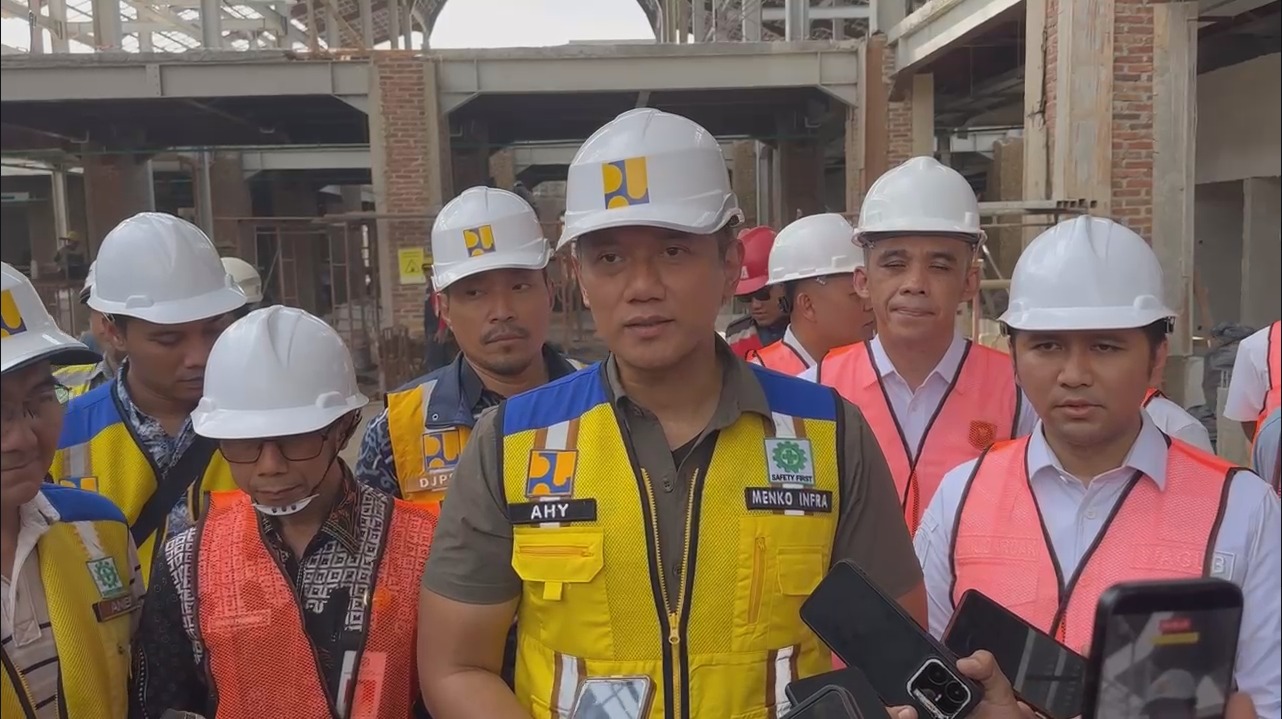 proyek-revitalisasi-pasar-banyuwangi-senilai-152-miliar-ditinjau-menko-infrasetruktur-dan-pembangunan
