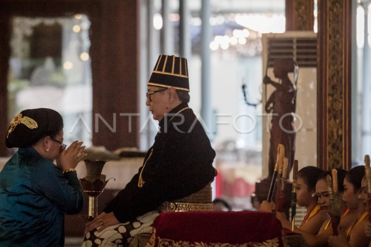 raja-keraton-surakarta-pb-xiii-tutup-usia-–-times-banyuwangi