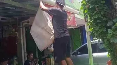 warung-bakso-remaja-joyosuran-diduga-gunakan-bahan-non-halal,-satpol-pp-solo-langsung-lakukan-hal-ini