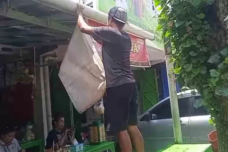 warung-bakso-remaja-joyosuran-diduga-gunakan-bahan-non-halal,-satpol-pp-solo-langsung-lakukan-hal-ini