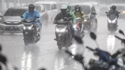 bmkg-peringatkan-puncak-musim-hujan-november–februari!-waspadai-banjir,-angin-kencang,-dan-siklon-tropis
