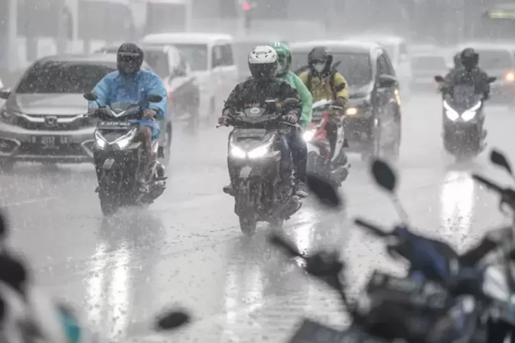 bmkg-peringatkan-puncak-musim-hujan-november–februari!-waspadai-banjir,-angin-kencang,-dan-siklon-tropis