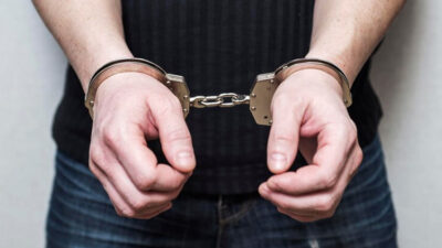 pria-di-banyuwangi-ini-mengamuk-dan-acungkan-cutter-ke-pemilik-warung-–-times-banyuwangi