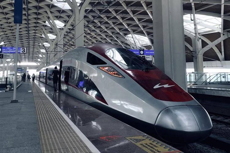 dpr-ri-siap-panggil-pemerintah-bahas-dugaan-korupsi-proyek-whoosh-–-times-banyuwangi