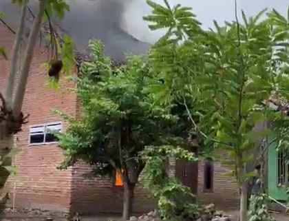 petir-sambar-aliran-listrik,-kamar-rumah-di-klatak-banyuwangi-terbakar