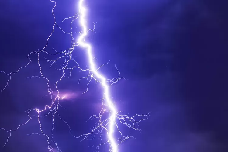 petir-sambar-spbu-karangente!-penjualan-pertalite-di-banyuwangi-terhenti-meski-stok-melimpah