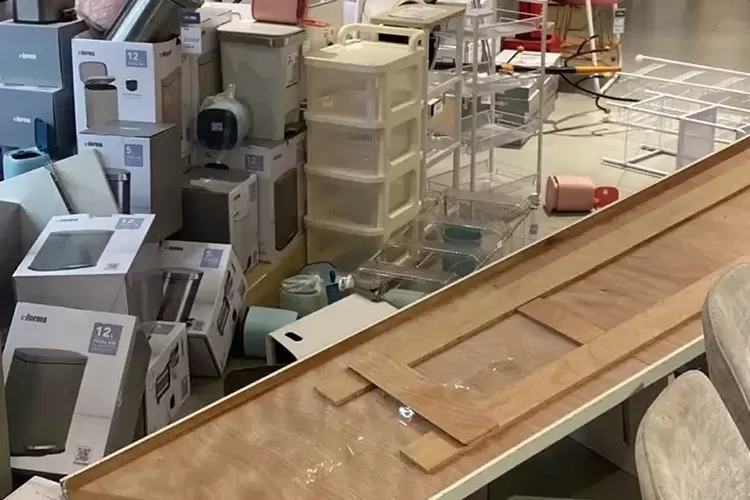 gempa-m-4,8-guncang-tarakan!-dua-rumah-sakit-rusak-berat,-warga-panik-berhamburan-keluar-gedung