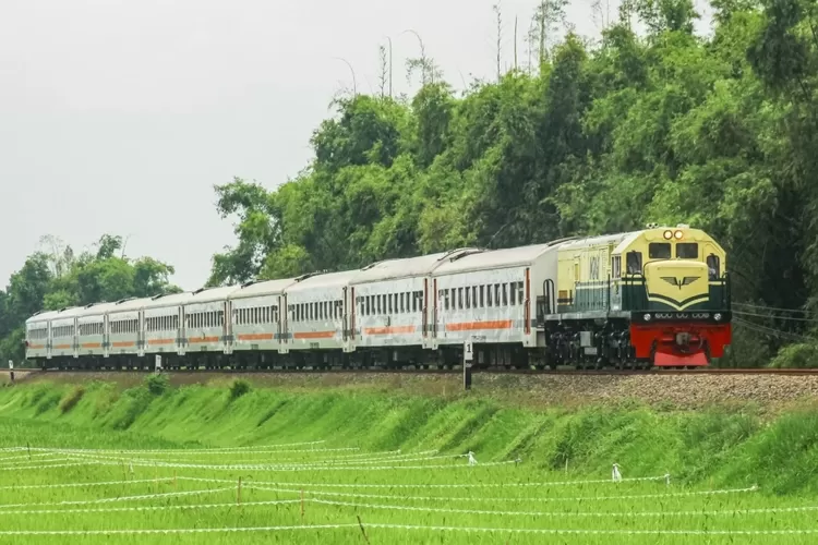mulai-1-desember-2025,-jadwal-dan-pola-perjalanan-kereta-api-di-daop-7-madiun-berubah