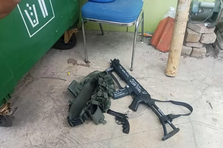 terkuak-fakta-mengerikan-di-tkp-ledakan-sman-72!-ada-senapan-bertulisan-welcome-to-hell-dan-nama-teroris-dunia