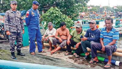 dihantam-ombak-dahsyat!-kapal-nelayan-titis-jaya-karam-di-teluk-biru,-dua-abk-selamat-dari-maut!