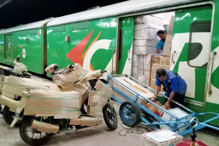 efisien-dan-tepat-waktu,-angkutan-barang-kereta-api-kai-divre-i-sumut-terus-tumbuh