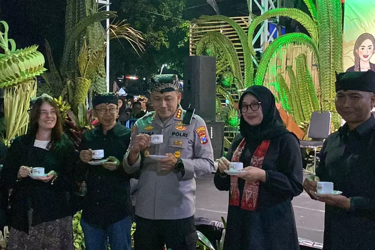 kapolresta-banyuwangi-hadiri-festival-ngopi-sepuluh-ewu-2025,-simbol-kebersamaan-dan-kearifan-lokal-banyuwangi