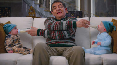 rowan-atkinson-hangatkan-natal-lewat-series-man-vs-baby-–-times-banyuwangi