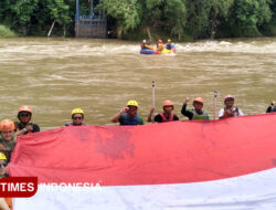 Bentangan Merah Putih di Sungai Ciwulan Tasikmalaya Warnai Festival Tasik Baseuh ke-9 – TIMES Banyuwangi