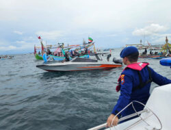 Wujud Dukungan Tradisi Maritim, Satpolairud Polresta Banyuwangi Kawal Larung Sesaji di Selat Bali – TIMES Banyuwangi