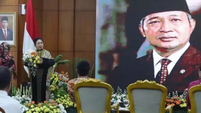 prabowo-anugerahkan-gelar-pahlawan-nasional-ke-soeharto-dan-gus-dur,-publik-heboh!