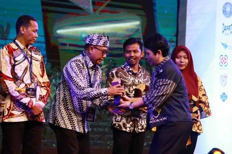 banyuwangi-sabet-juara-1-indonesia-smart-nation-award-2025!-bukti-inovasi-smart-branding-terbaik-di-indonesia!